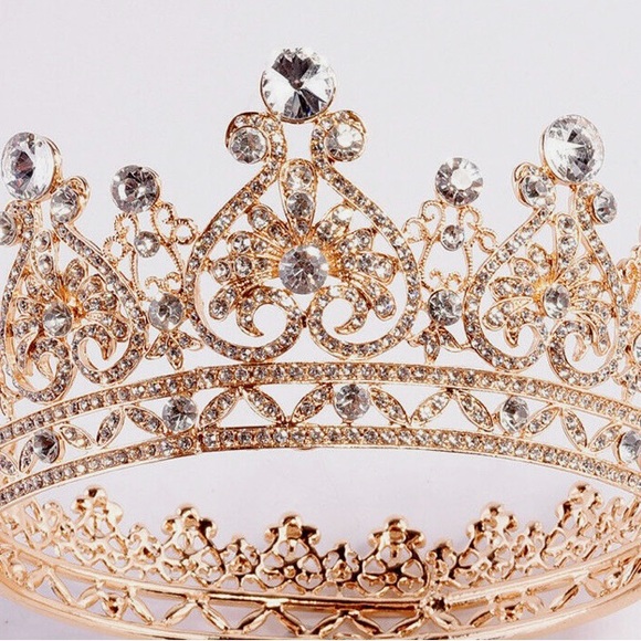 Princess Jewelry Large Full Circle Luxury Rhinestones Tiara - Picture 2 of 3